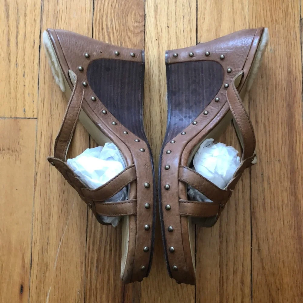 UGG Australia Leather Platform - Picture 3 of 9